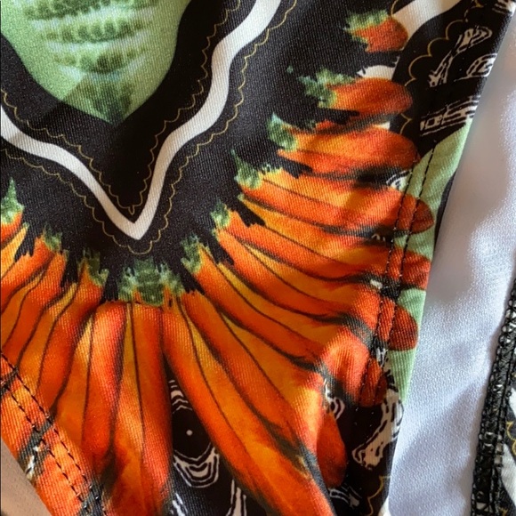 PrettyLittleThings- Tribal Print Bikini TOP ONLY - Picture 6 of 6